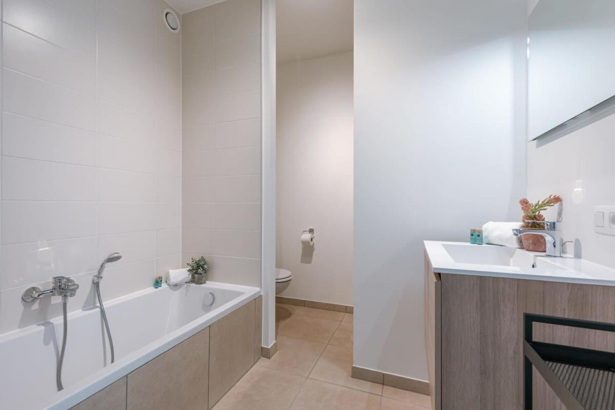 Huswell - Lovely New Apartment At The Harbor + Parking Bruges Esterno foto